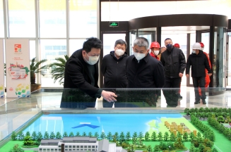 市委常委、副市長(zhǎng)賈剛一行來(lái)潔晶檢查安全生產(chǎn)工作